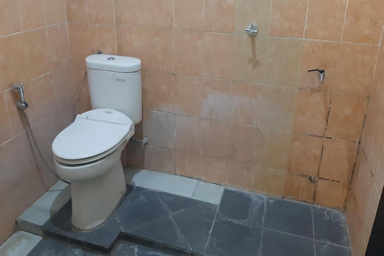 Spot On 92466 Adam Kost Syariahnearwisata Jembatan Barito Hotel Banjarmasin  Kültér fotó